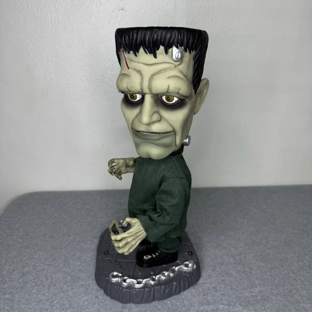 Gemmy Universal Studios Big Head Frankenstein‎ Sings Dancing Monster Mash